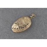 A 9ct yellow gold pendant, in the form of a shell, approx 5.5cm including bale, stamped '9ct', gross