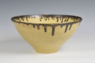 A studio pottery bowl in the manner of Dame Lucie Rie