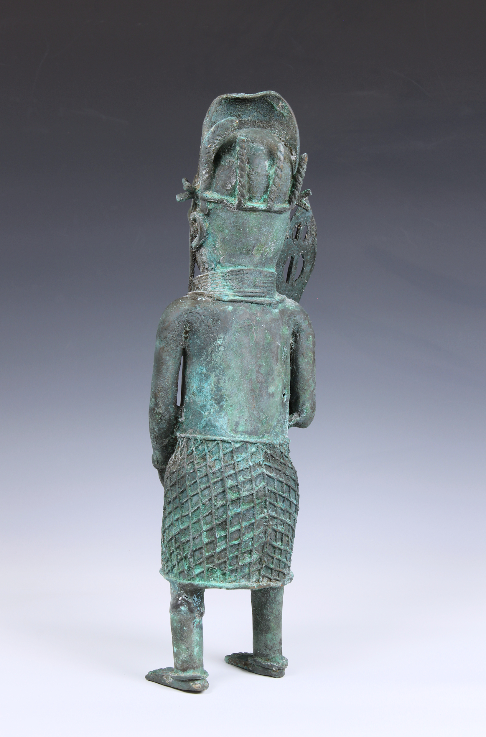 A large Benin style Nigerian bronze figure of an warrior 20th century, standing holding a sword with - Image 3 of 4