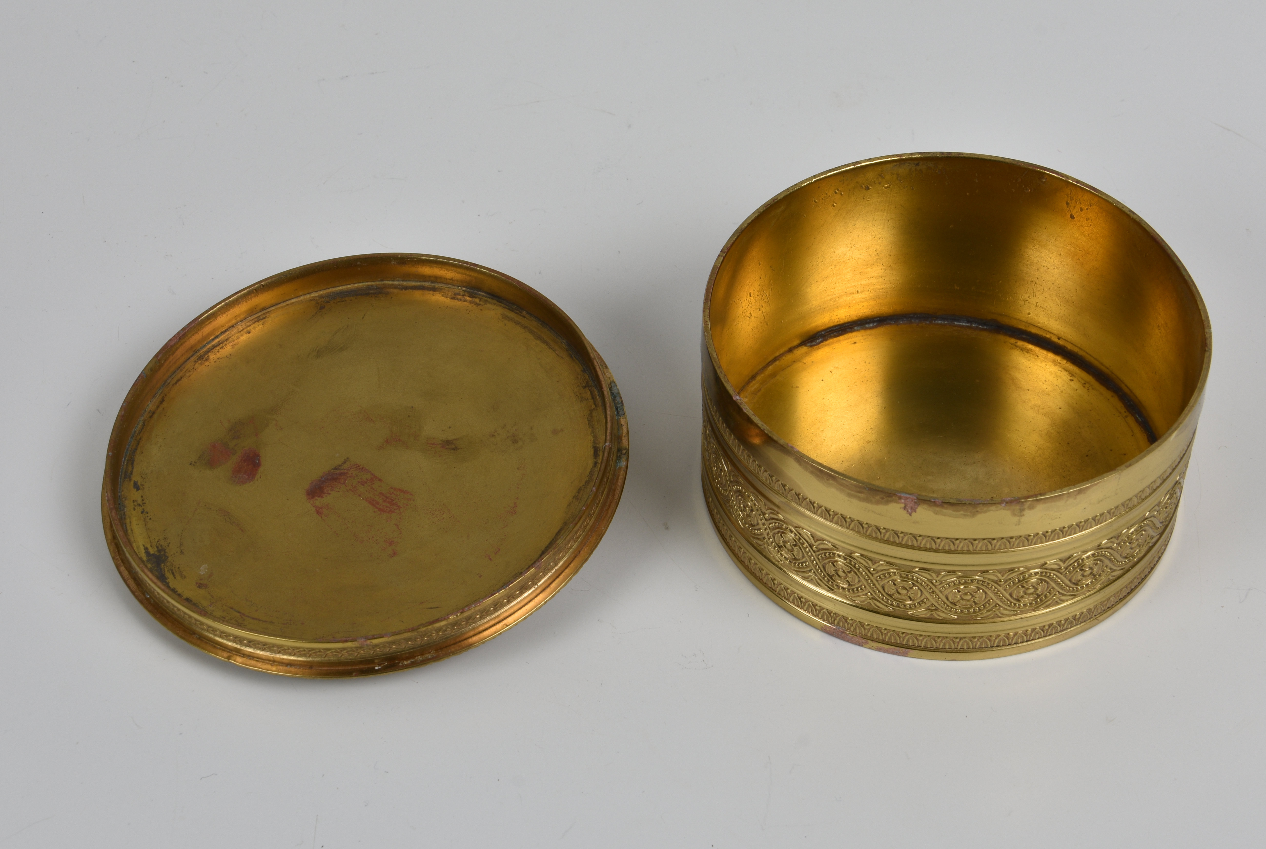 Napoleonic interest - A 19th century French gilt bronze circular box the lidded top centred by a - Image 2 of 2