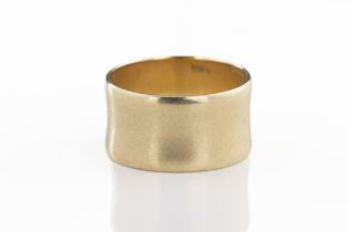 A 1960s 9ct yellow gold ring