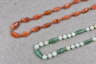 A vintage agate bead necklace