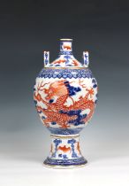 A 19th century Chinese porcelain vase