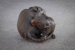 A WOOD NETSUKE OF A PAIR OF RATS WITH ENTWINED TAILS
