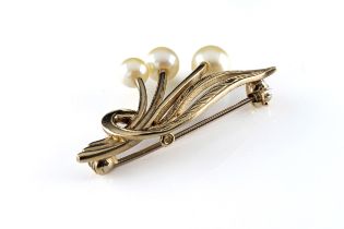 A 9ct yellow gold and pearl spray brooch