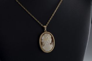 A 9ct yellow gold cameo pendant