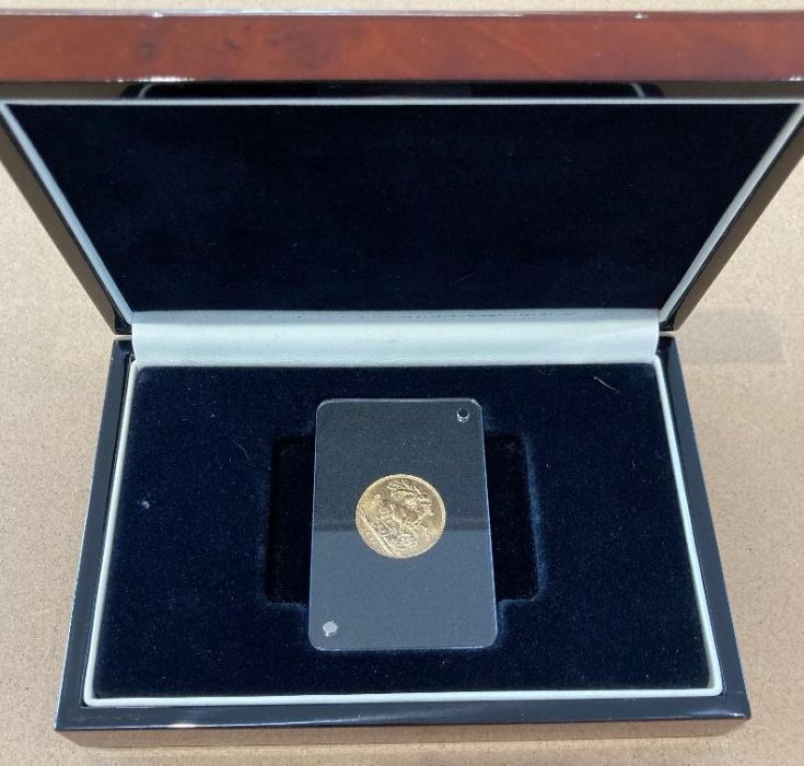 Coins : 1925 Full Gold Sovereign slabbed and in display box with cert