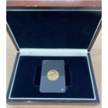 Coins : 1915 Gold Sovereign slabbed and in display box with cert