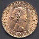 Coins : 1957 Gold Sovereign designed by Mary Gillick in display case