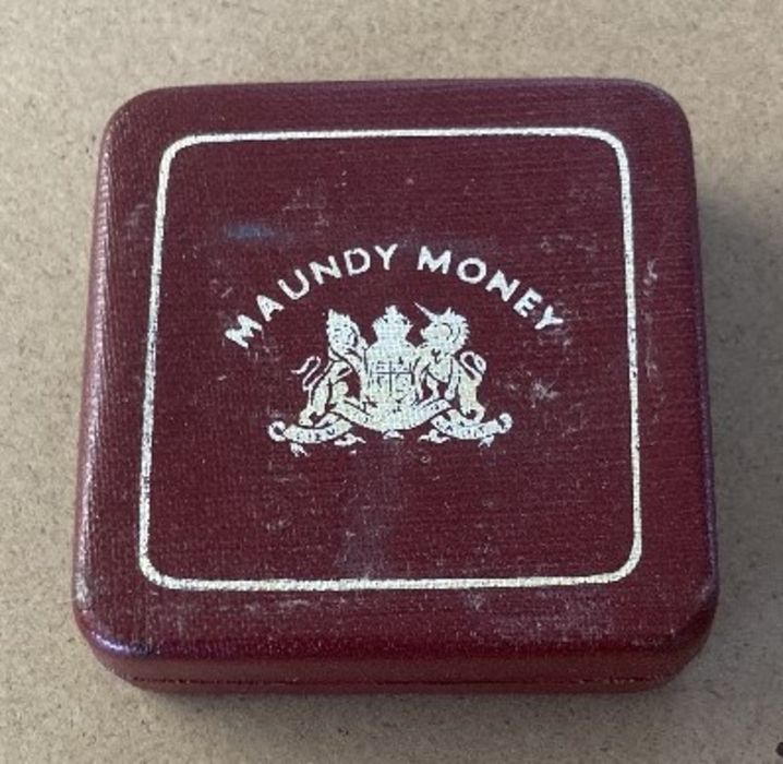Coins: 1975 Maundy Money set in Royal Mint box