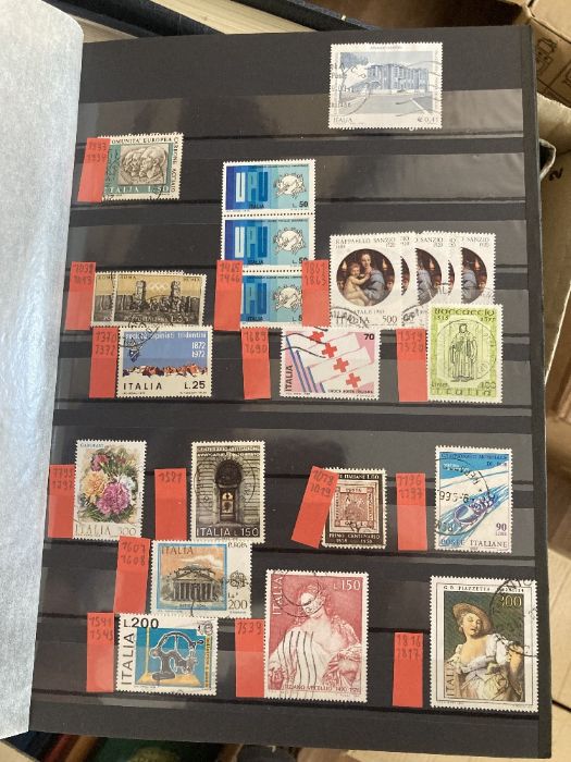 Mixed box of World albums including couple of volumes of Italy - Image 2 of 6