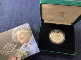 COINS : 2002 Silver £5 commemorative coin Queen Mother, in proof condition in display case
