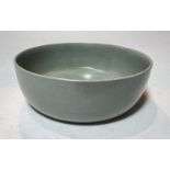 A Chinese celadon crackle glaze bowl with flat base and straight sides, diameter 16cm