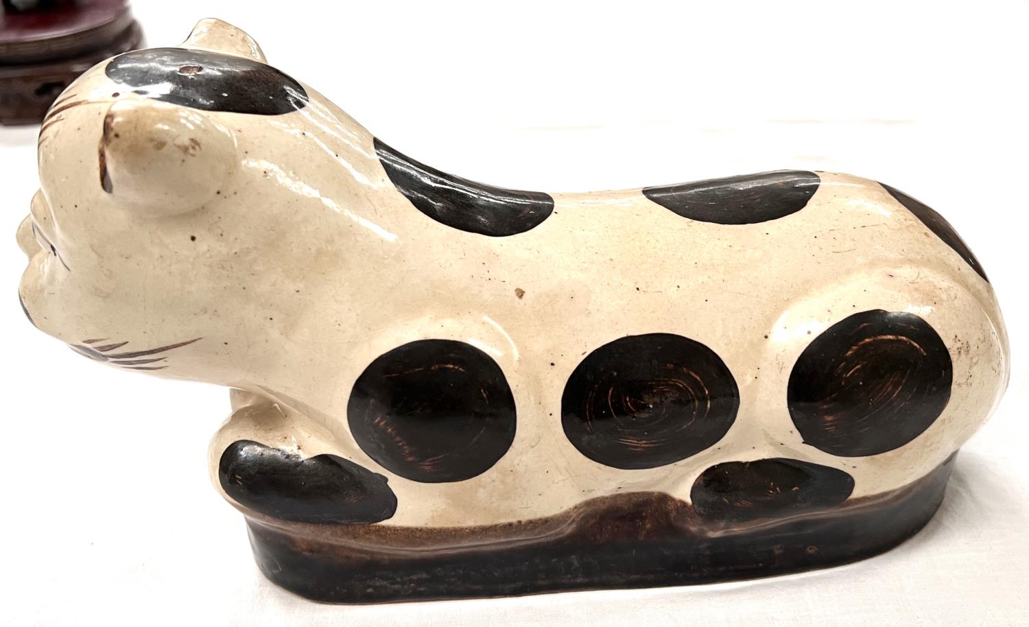 A Chinese ceramic neck rest in the form of a cat length 27cm - Image 2 of 6