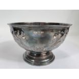 A pedestal rose bowl with embossed acanthus and flower head decoration, Sheffield 1904, 11.5oz,