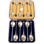 A boxed set of hallmarked silver coffee spoons with coffee bean finials, Sheffield 1927, 1.3oz
