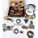 A mixed selection of vintage and other brooches and clips including a Norwegian silver and white