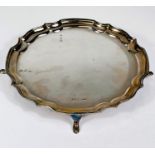 A hallmarked silver small salver with wavy border, on 4 feet, Sheffield 1958, 11.5oz