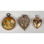 A 9 carat hallmarked gold heart shaped locket/pendant with sapphire coloured stone, 1gm; a rock