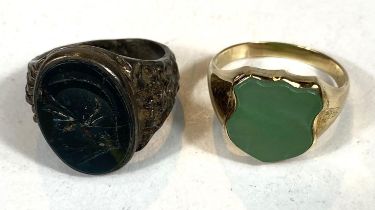 An 18ct gold gentleman's signet ring with jade coloured shield shaped seal, 8.5gms; another with