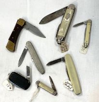 A collection of various antique and vintage pen/pocket knives with various types