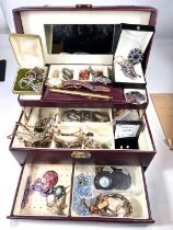 A selection of costume jewellery etc