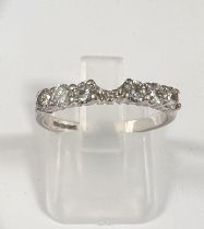 Diamond set 18ct white gold ring with central gap for stone/fitted ring with six diamonds, three