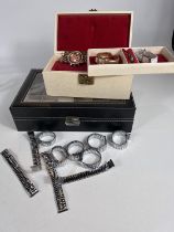 Approximately 10 gents stainless steel expanding watch straps + a few boxes.