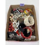 A box of miscellaneous jewellery