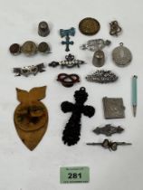 A quantity of silver jewellery and sundries.