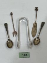 An Edward VII silver sugar bow, London 1902; two silver teaspoons; a silver pickle fork and silver