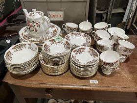 A Colclough dinner and tea service of 91 pieces.