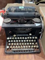 A vintage typewriter (A.F.).