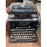 A vintage typewriter (A.F.).