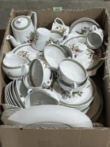 A box of Alfred Meakin Hereford pattern dinner and teaware.