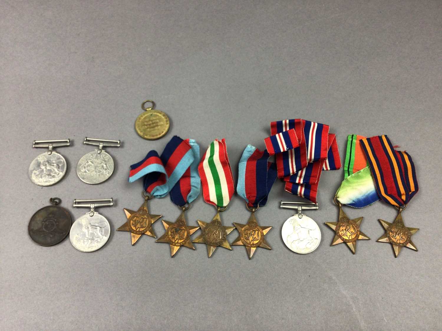 A LOT OF WWI CAMPAIGN MEDALS - Image 2 of 3