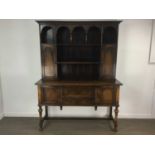 REPRODUCTION OAK DRESSER EARLY 20TH CENTURY