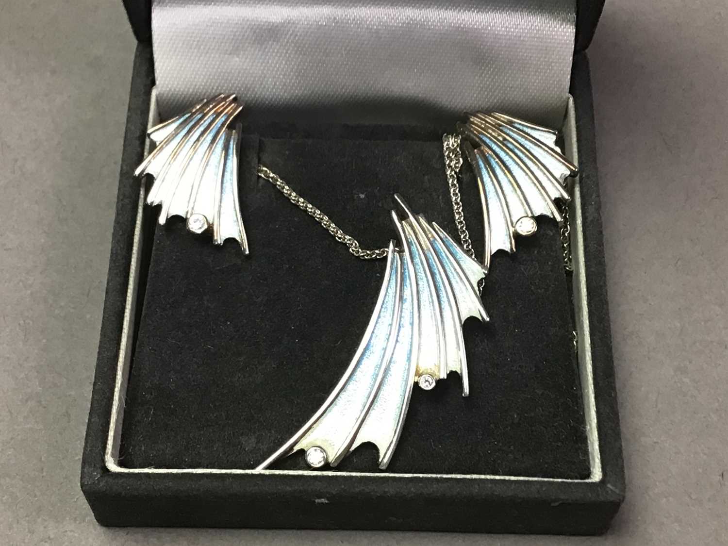 SHEILA FLEET SUITE OF PENDANT AND EARRINGS