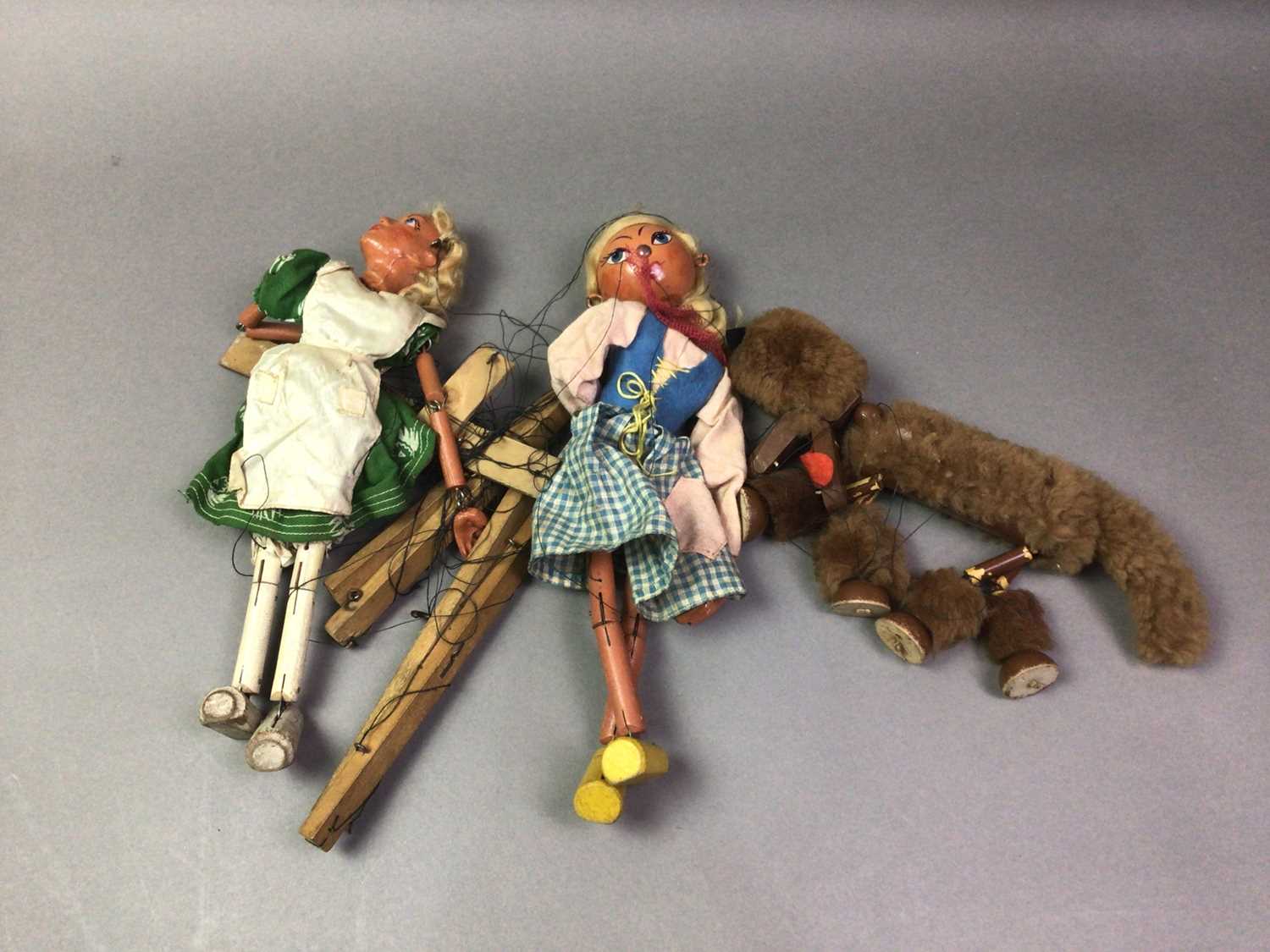 GROUP OF VARIOUS TOYS - Image 6 of 10