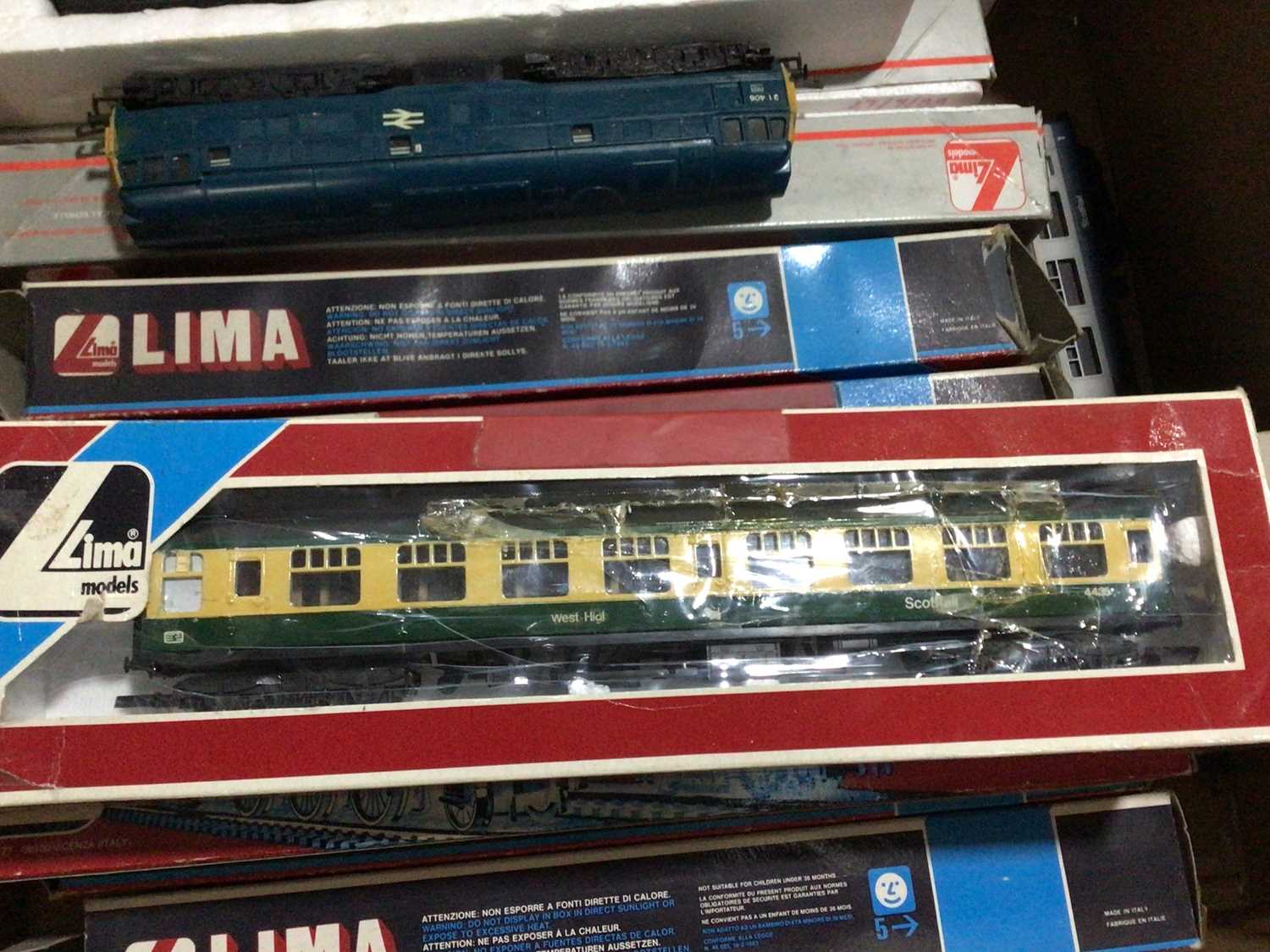 COLLECTION OF 00 GAUGE MODEL RAILWAY ITEMS - Image 7 of 16