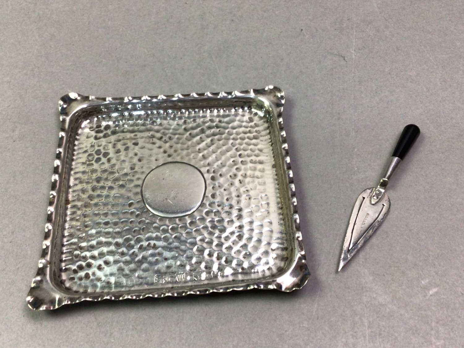 EDWARDIAN MOTHER OF PEARL CARD CASE ALONG WITH A SILVER TRAY AND STAMP LIFT - Image 2 of 2