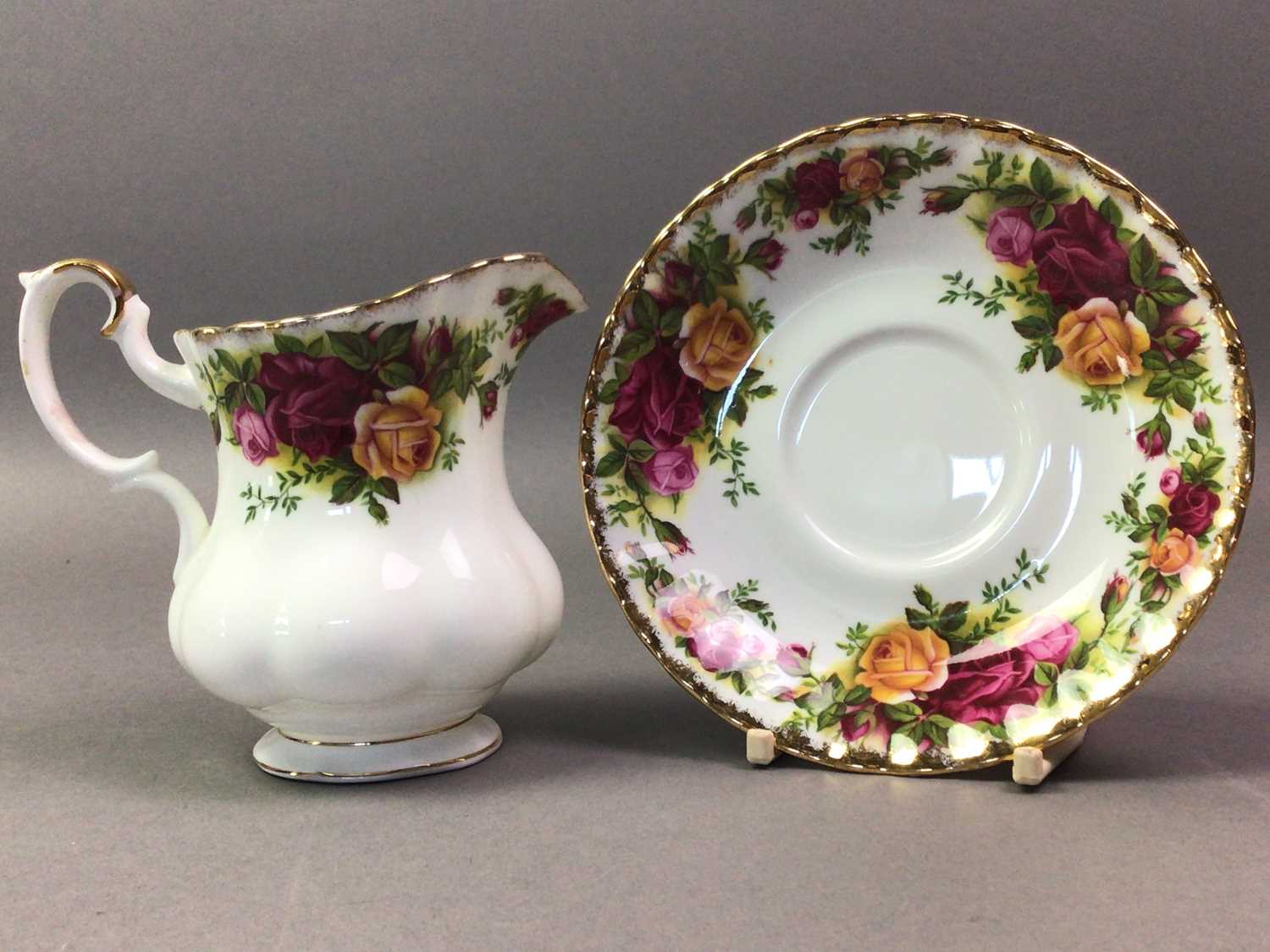 ROYAL ALBERT DINNER SERVICE OLD COUNTRY ROSES PATTERN