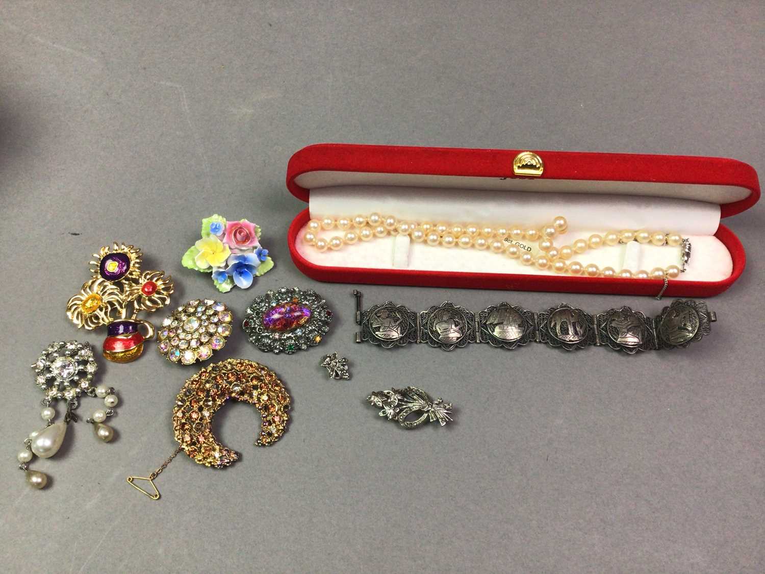 COLLECTION OF COSTUME JEWELLERY - Image 2 of 3