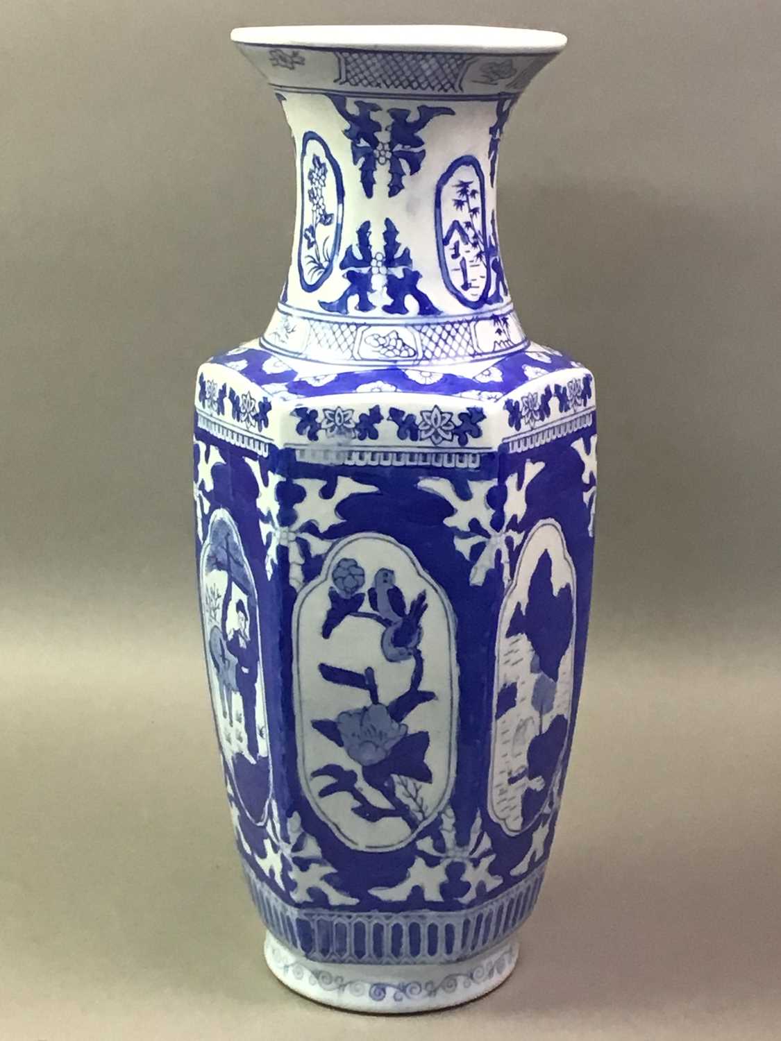 CHINESE BLUE AND WHITE VASE 20TH CENTURY - Image 2 of 2