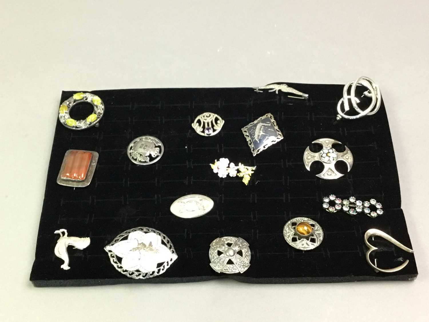 COLLECTION OF SIXTEEN SILVER AND STONE SET VINTAGE BROOCHES - Image 2 of 2