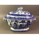 GROUP OF BLUE AND WHITE CERAMICS LATE 19TH/EARLY 20TH CENTURY