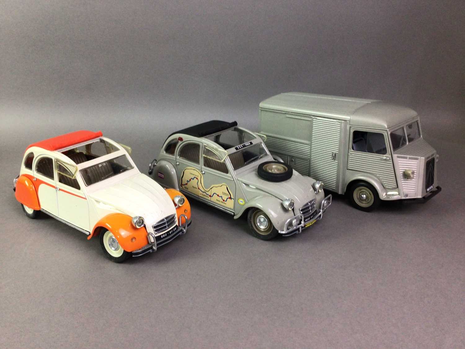 COLLECTION OF MODEL CARS - Image 6 of 6