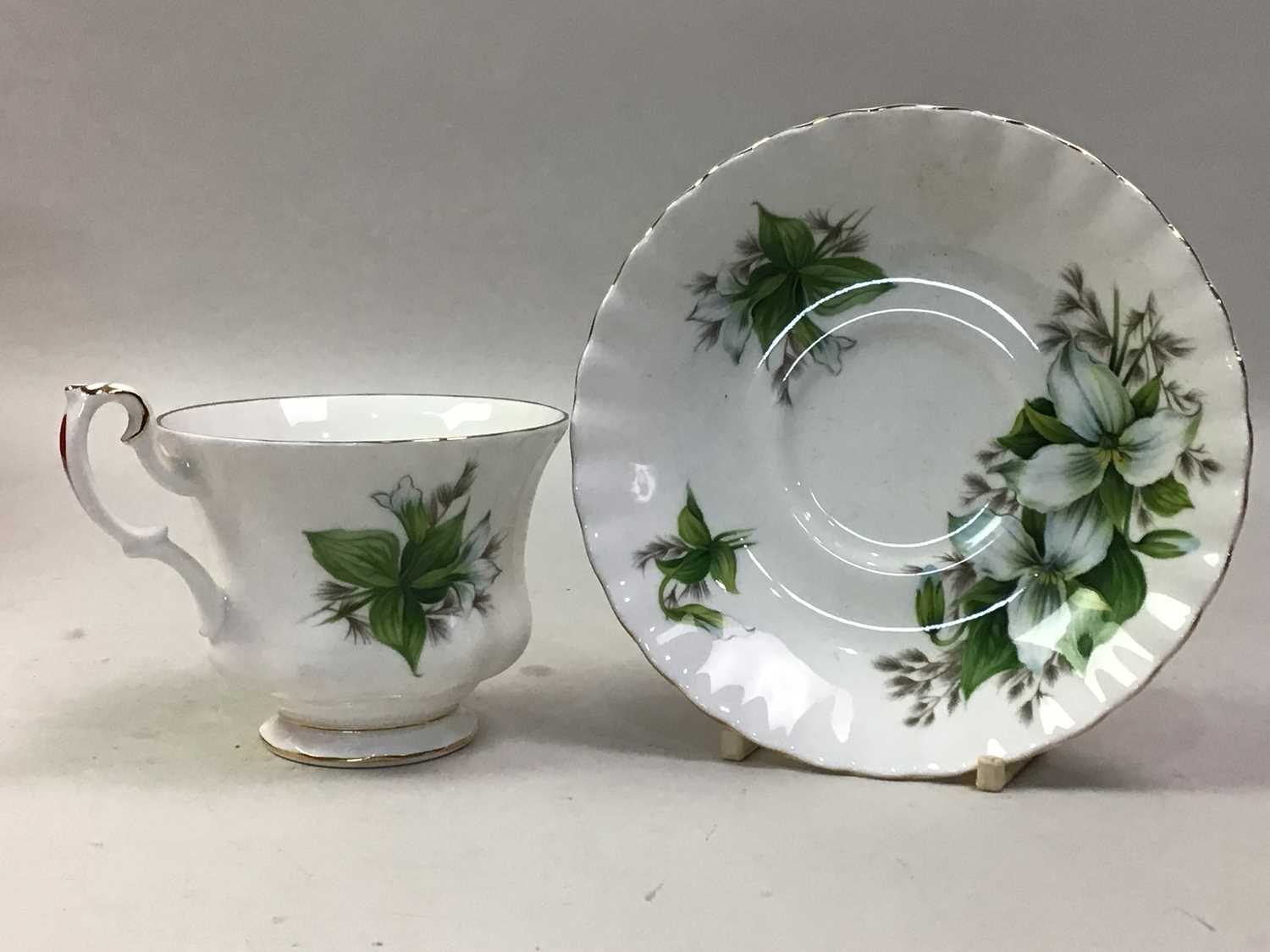 ROYAL ALBERT TEA SERVICE, TRILLIUM PATTERN