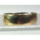 WEDDING RING, EIGHTEEN CARAT GOLD