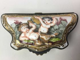 NAPLES (CAPODIMONTE) PORCELAIN TRINKET OR SNUFF BOX, LATE 19TH / EARLY 20TH CENTURY